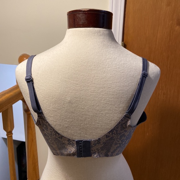 Victoria’s Secret Underwire Lined Perfect Coverage Bra - Picture 4 of 8